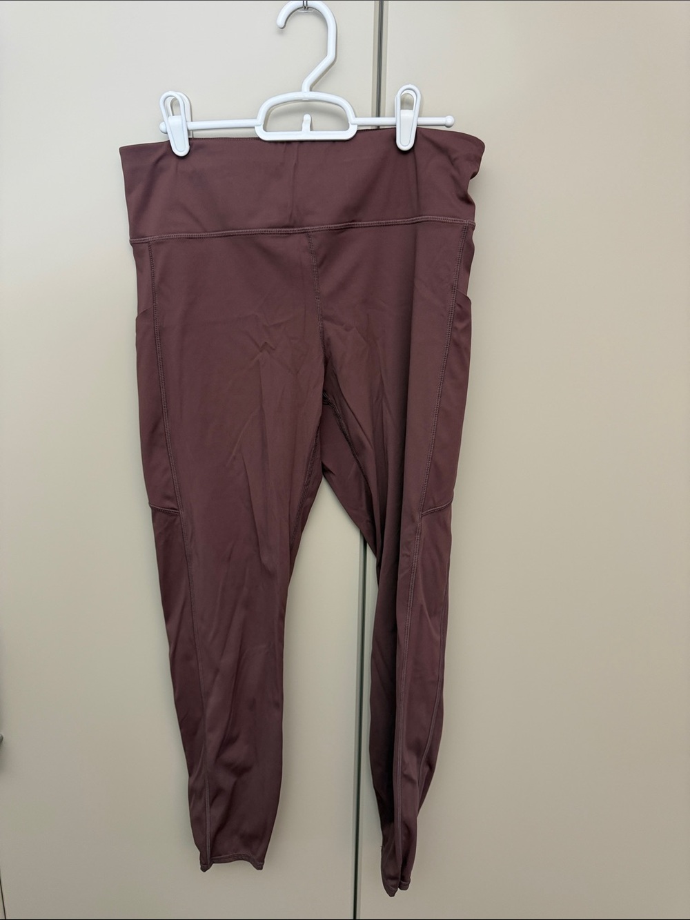 Vuori Women's Leggings in Mauve